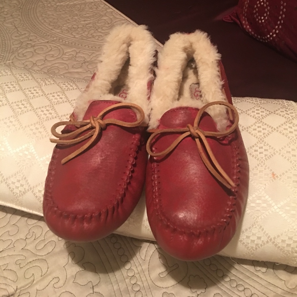 💯 UGG slippers